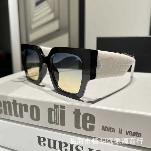 

2023 new luxury designer small fragrant net red same style sunglasses anti ultraviolet thin large frame mirror tiktok live broadcast for wom, White;black