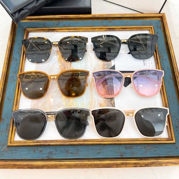 

2023 luxury designer sunglasses new 5862 box for women's hollow out mirror legs sunglasses popular on the internet fashion trend, White;black