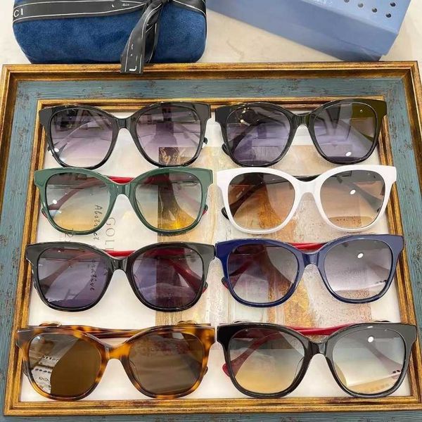 

2023 new luxury designer g family's network is popular with the same style of personality fashion literature and art ins women's v, White;black