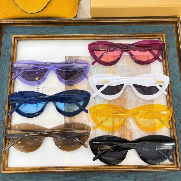 

2023 luxury designer sunglasses luo yijia's new fashionable cat eye for women ins same style individuality dudu lip sunglasses lw40096, White;black