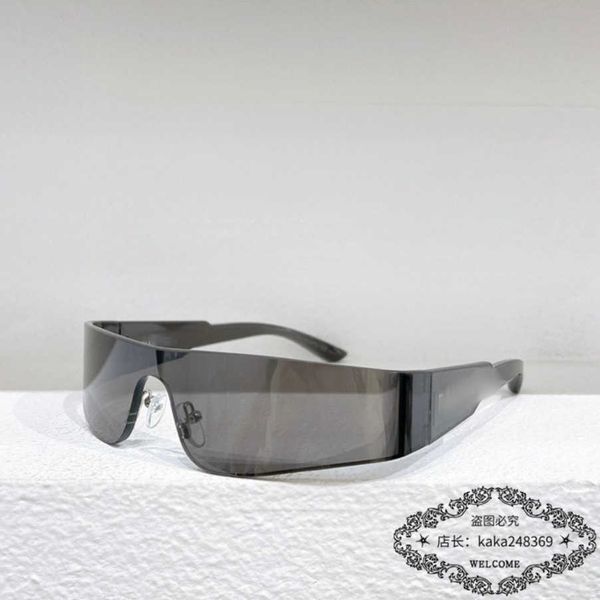 

2023 new luxury designer the future of science and sunglasses fashion star ins net red sunglasses bb0041, White;black