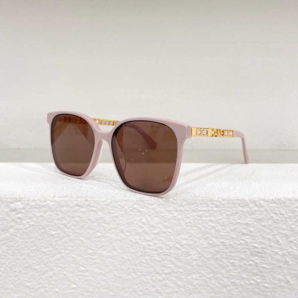 

luxury designer sunglasses 2023 new box same style pink chain letter leg uv resistant sunglasses, White;black