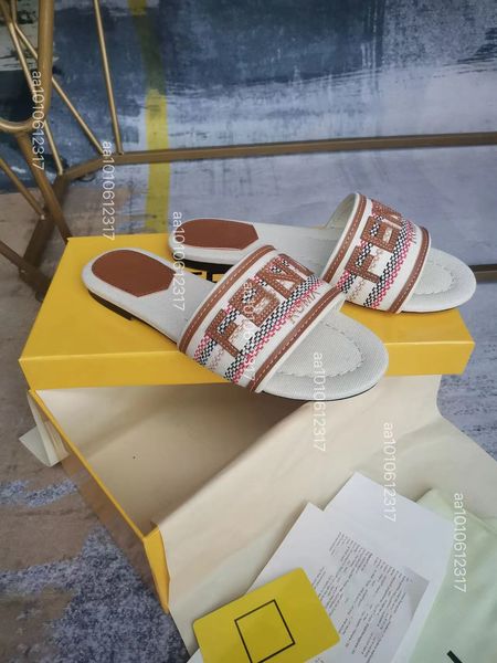 

2023 flat slippers for summer designer beach fashion versatile leather sandals for women sizes 35-42, Black