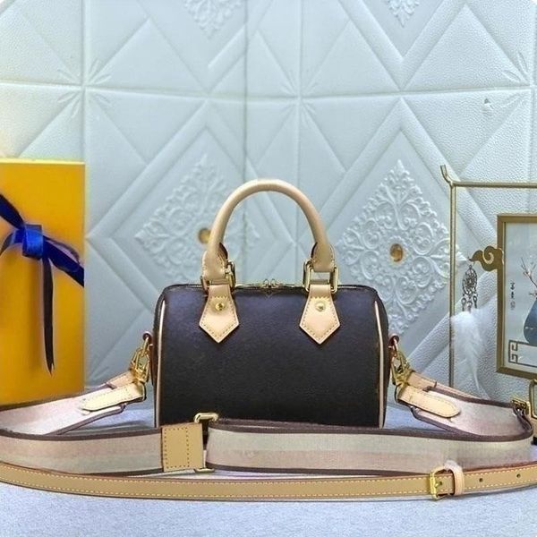 

luxury designer crossbody bag shoulder bag women's bag 2023 fashion leather bag women's cosmetics handbag purse