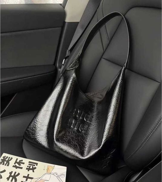 

designer bags miui tote women's leisure large capacity bag shoulder portable underarm commuter bag sny7