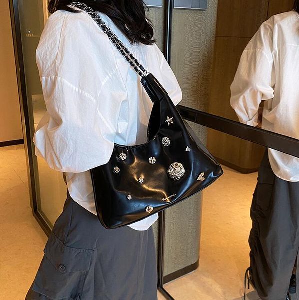 

Outlet factory ladies shoulder bags 4 colors Shinjuku punk rivet Tote bag large capacity silver leather handbags popular diamond handbag 5932#, Red