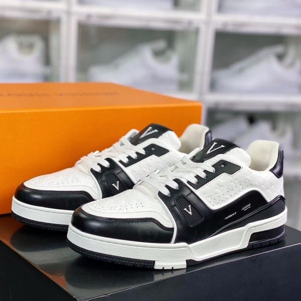 

luxury designer casual shoes logo embossed trainers strap skate sneaker men women triple white black green low b22 mens shoe womens fashion