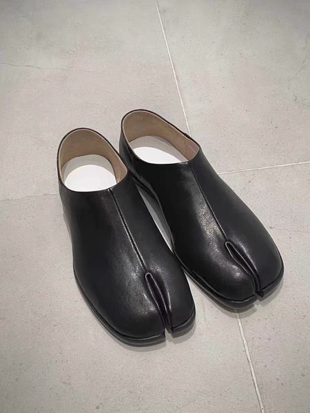 

dress shoes 2023 summer autumn cosplay flats tabi split toe women single lazy slip on design footwear leather lady loafers 230801, Black