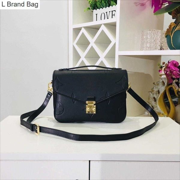 

2023 new 5a women luxurys designers bags lady handbags messenger crossbody chain shoulder bag totes wallet t5wp, Black