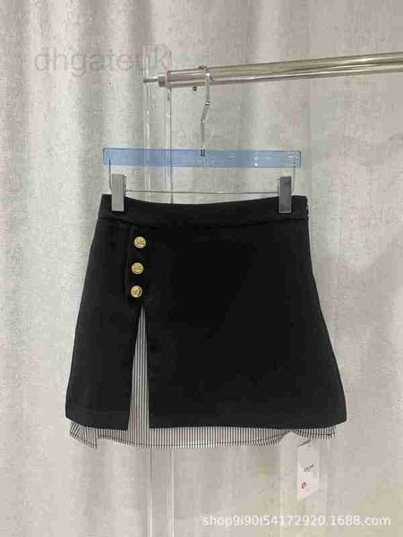 

skirts designer spring/summer new niche gilded embossed button decoration with split contrasting colors, high waisted half skirt, full of la, Black