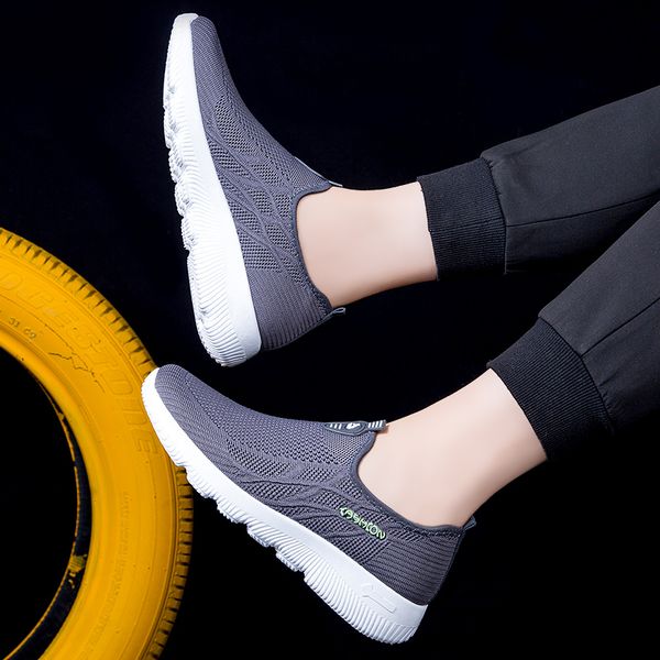 

2023 fashion men outdoor sport running shoes triple black white red pink grey designer platform sneakers mens trainers jogging walking shoe