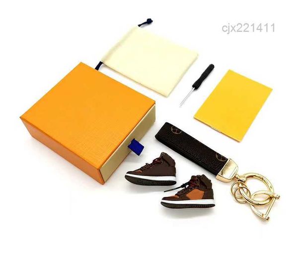 

high luxury keychain designers key gift car box and packaging xe37, Silver