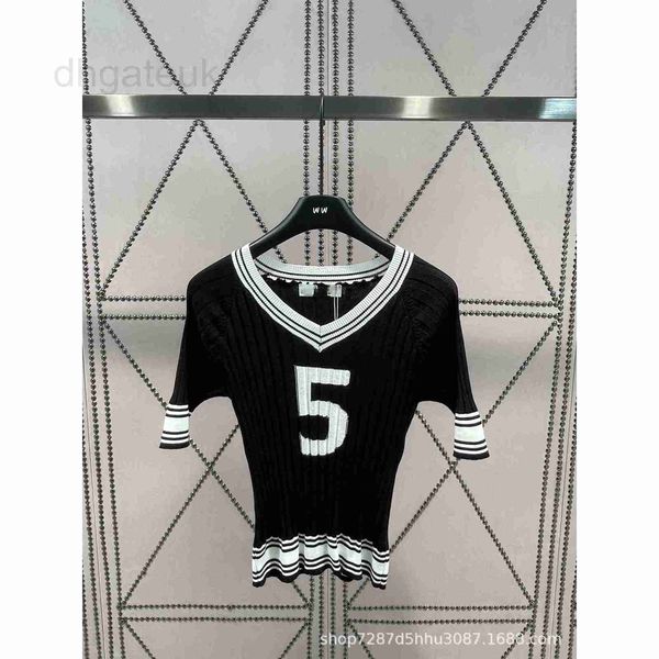 

women's knits & tees designer summer new contrast v-neck knitted short sleeves with medieval element revival letter no. 5 for eye-catch, White