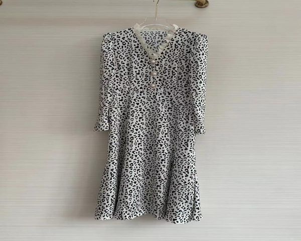 

the new leopard print vneck belt dress for early spring 2021 is gentle and with leopard print designs6121020, Black;pink