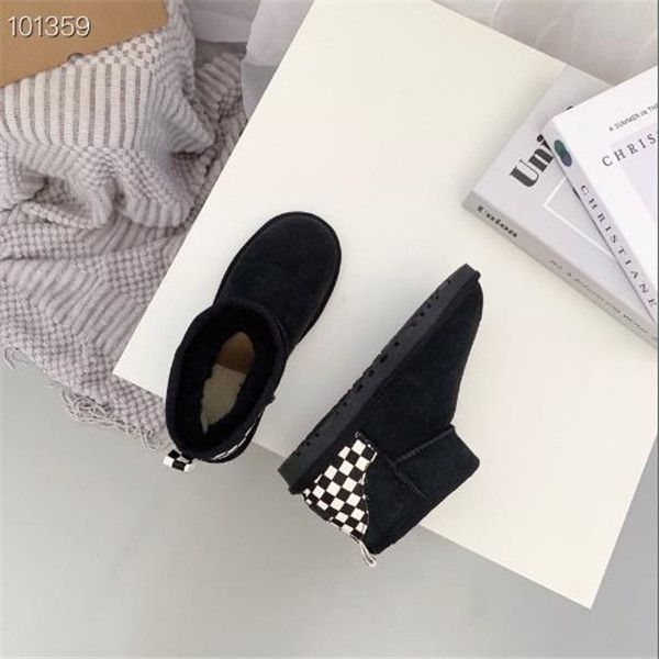

fashion classics mini short boots keep warm snow boots women's new winter sheep fur integrated plus fleece thick cotton shoes with card, Black