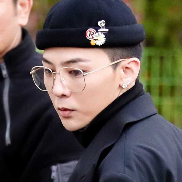 

2023 new luxury designer sunglasses quan zhilong ni ni's same g family eyeglass frame female gold silk polygonal anti blue light plain, White;black