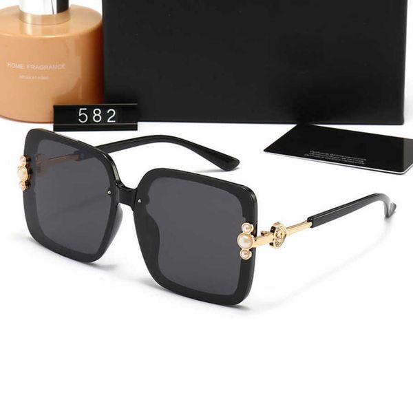 

2023 new luxury designer sunglasses personalized small fragrance 582 large frame women's fashion polarized pearl ultra light sunglasses, White;black