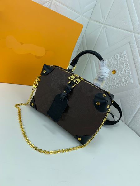 

2023 design luxury handbag leather material reinforced corner soft design retro temperament style variety 45571