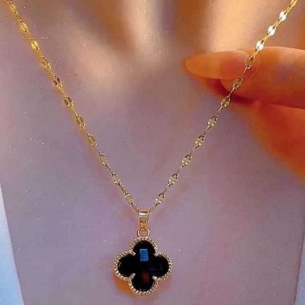 

titanium steel celebrity small fragrance p four leaf flower necklace feminine style neckchain mesh red collar chain does not fade, Silver