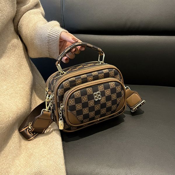 

factory wholesale ladies shoulder bag 2 small and thick printed leather handbags this year's popular plaid handbag multifunctional zipp