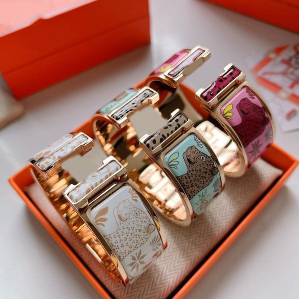 

luxury designer h family bracelet charm bracelet classic animal pattern luxury brand hollow out monogram gold bracelet men's and women&, Black