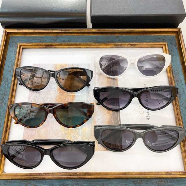 

2023 new luxury designer family b's new plate oval fried dough twists leg sunglasses men's and women's ins net red same twist, White;black