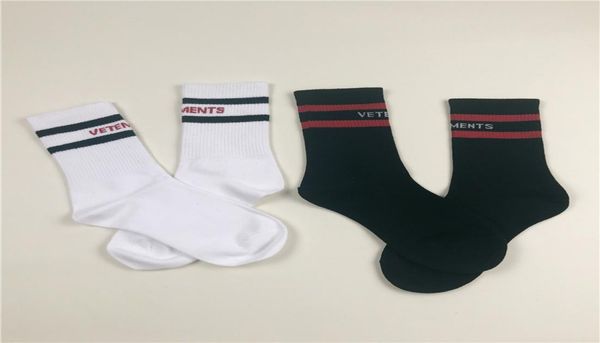 

wholesale 2019 men women striped socks hiphop striped long socks mens black white 2 color socks4613582