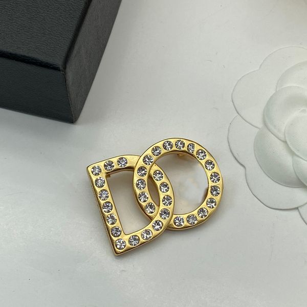 

women elegant clothes accessories designe diamond brooch ladies luxurys designers jewelry gold big letter brooches womens pins breastpin, Gray