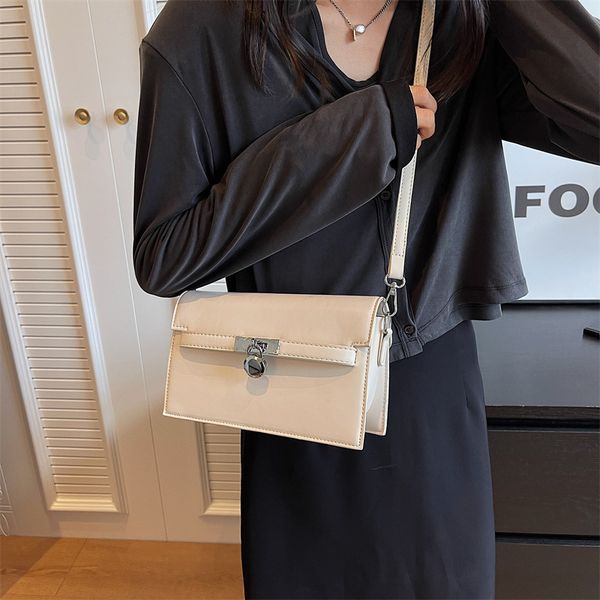 

Sales factory ladies shoulder bags 4 colors simple Joker solid color leather handbag Western style silver buckle mobile phone bag flip fashion coin purse 5842#, Welfare color/regular packaging