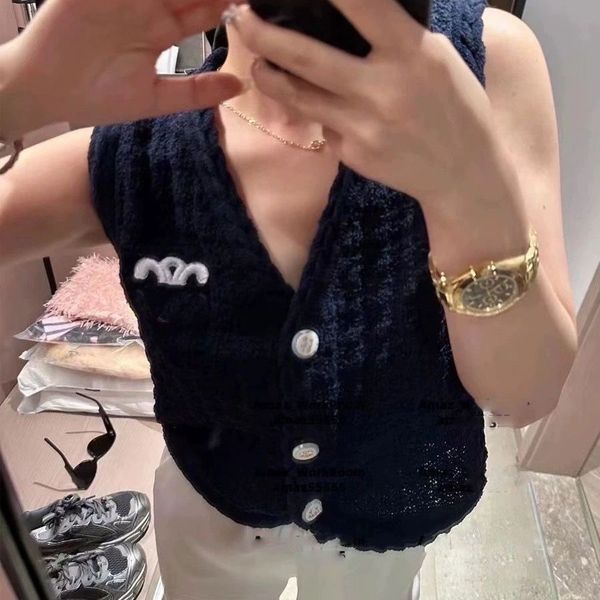 

paris designer 2023 autumn winter sleeveless vest women design sense niche early autumn french v-neck loose vest coat sweater top, White