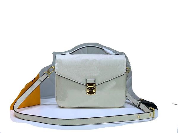 

2023 designer luxury water ripple crossbody bag for daily needs with removable chain and fixed bag trim adjustable shoulder strap 40780