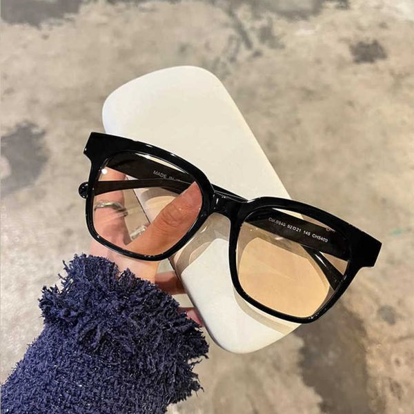 

luxury designer sunglasses 2023 new large box small fragrance same style pink chain letter legs uv resistant sunglasses, White;black