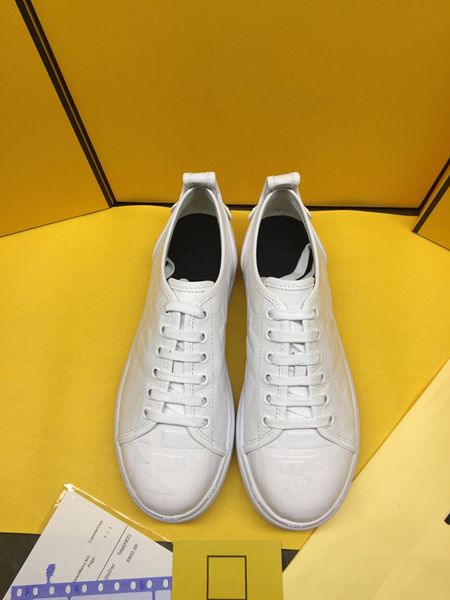 

luxury designer casual shoes embossed trainer sneaker triple white pink sky blue black green yellow 0802
