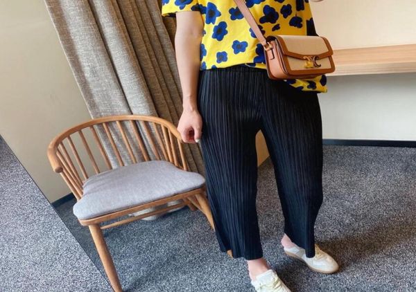 

2021 spring and summer new miyake fold life casual pants women039s trousers straightleg pants women4746385, Black;white