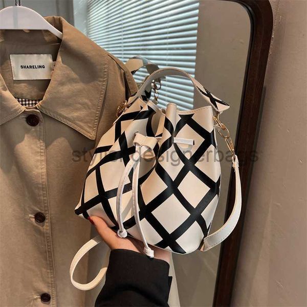 

shoulder bags simple handheld small bag for women's 2023 autumn korean fashion lingge trendy texture one shoulder crossbody bucket bags