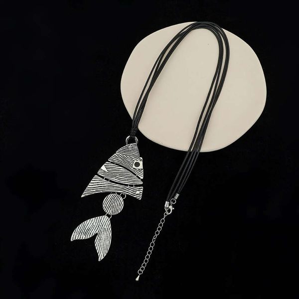 

designer women's necklace, high-end fashion niche necklace, versatile accessories, simple and elegant jewelry, Silver