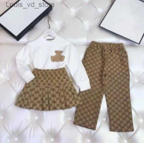 

clothing sets 2023 kids velvet warm fashion brand autumn winter childrens boys treasures girls cotton two piece luxury designer hoodie skir, White