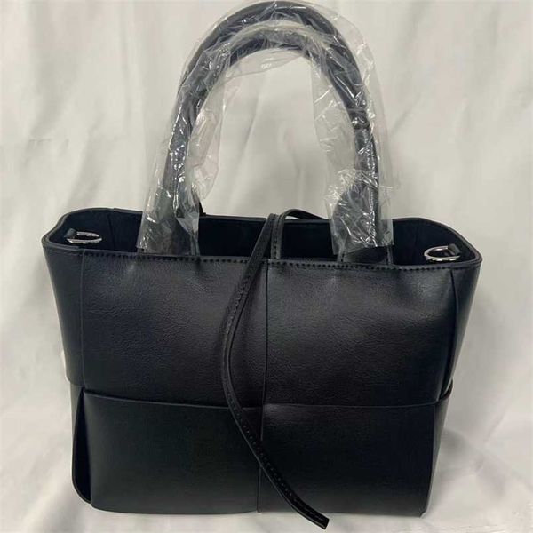 

aa totes designer bottegasvenetas arco bags woven a designer withqew