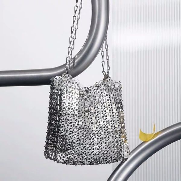 

evening bags designer metal sequins chain woven bag luxury women hollow clutch female travel holiday shoulder handbag p230803