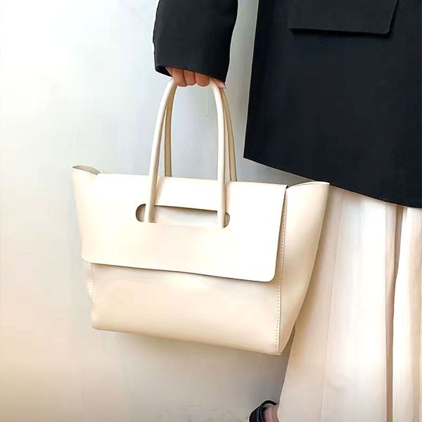 

2023 new fashion vintage high sense ladies large capacity handbag commuter tote bag