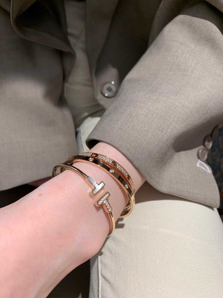 

r new v gold double t bracelet 18k rose gold half diamond half shell elastic hollow tube inlaid diamond white fritillaria open bracelet, Black