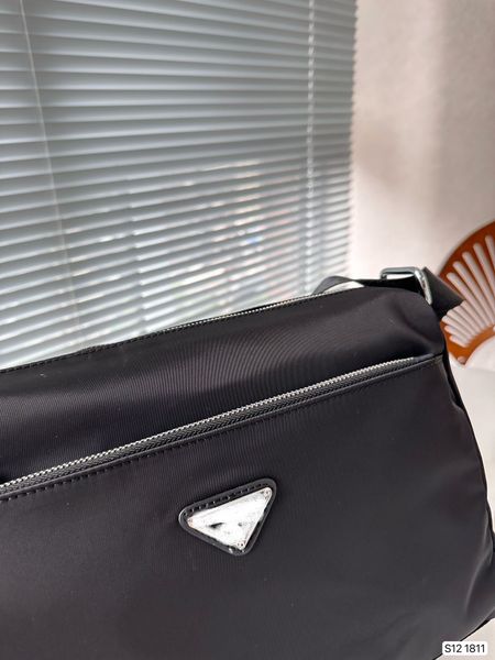

the latest fashion briefcase, size: 33-21-5