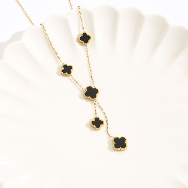 

Fashion Black White Red Clover Pendant Necklace Jewelry for Women Gift