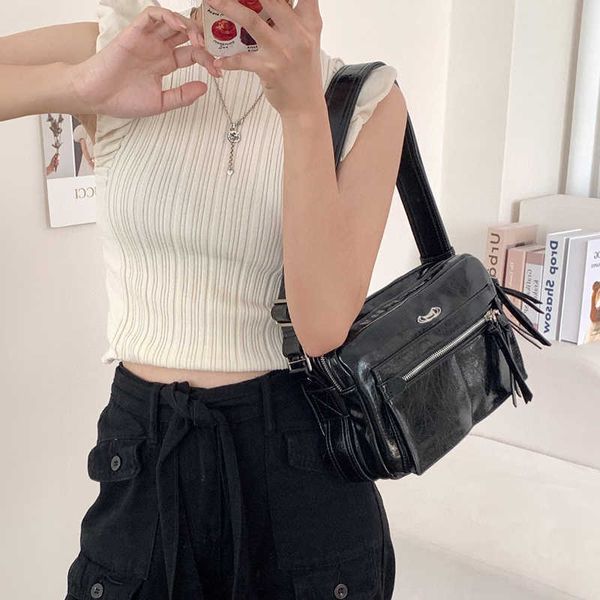 

new fashion tote designer handbags oil wax leather multi compartment wide shoulder belt vivi crossbody messenger bags 230805