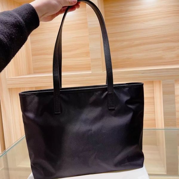 

luxurys designers shoulder bags woman handbag simple black casual tote handbags large capacity mom bag travel shopping purse versatile style, Black;red