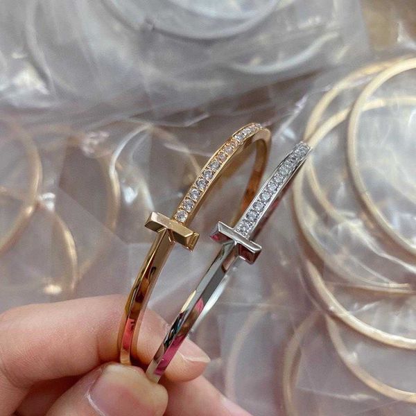 

designer v gold plated t1 bracelet fashion narrow version easy closing qianxi snap switch of the same style, Black