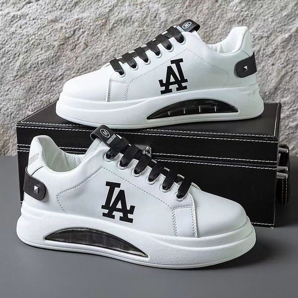 

2023 fashion luxury leather men's outdoor casual shoes brand comfortable outdoor white black running shoes thick sole training lace box