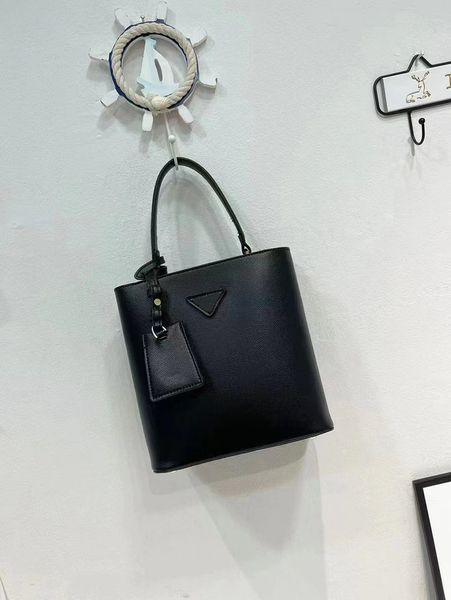 

solid color leather designers tote bag ladies shoulder bag bucket crossbody bag women luxurys bags plain open 2 sizes classic triangle decor