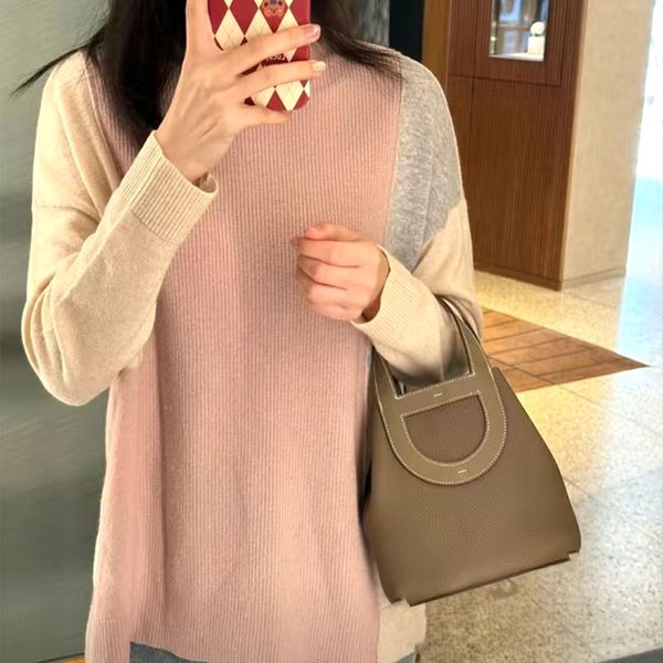 

2023 new large capacity single shoulder crossbody carrying female baotou layer cowhide pig nose basket bucket bag