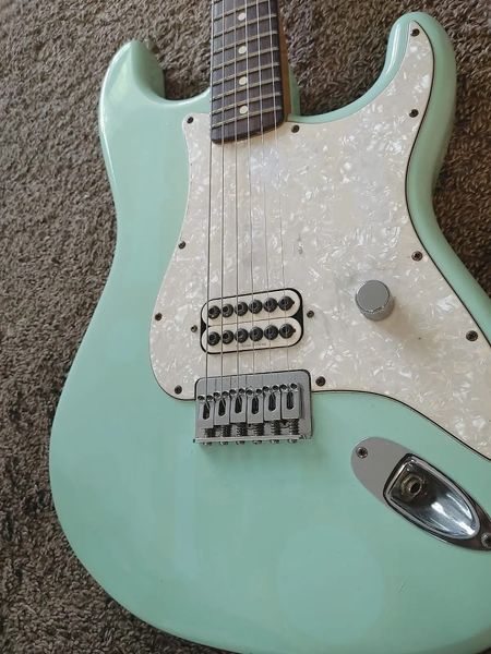 

custom shop tom delonge signature surf green electric guitar big headstock white pearl pickguard engraved neck plate vintage tuners tremolo